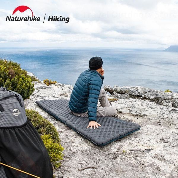 Матрац туристичний надувний одномісний Naturehike CNH22DZ018, надлегкий, 183x64x7 см, чорний, для туризму із мішком для надування 6975641888567 фото