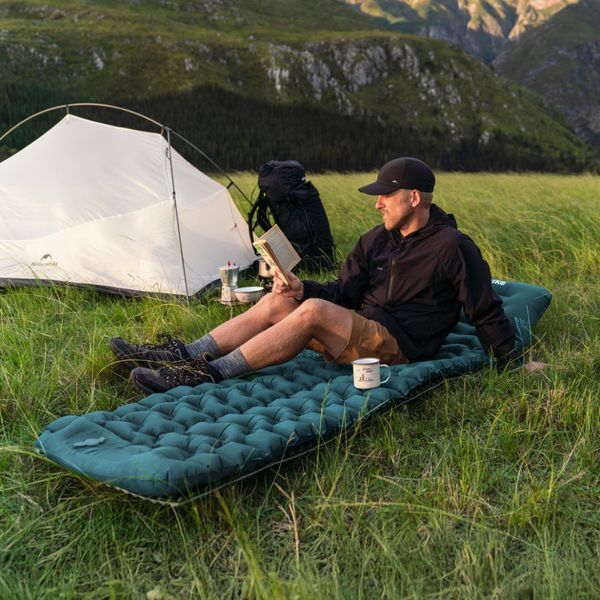 Матрас туристический надувной одноместный Naturehike CNK2550WS019, 200х60х6.5 см, зеленый, для кемпинга с мешком для надува. 6977465869630 фото