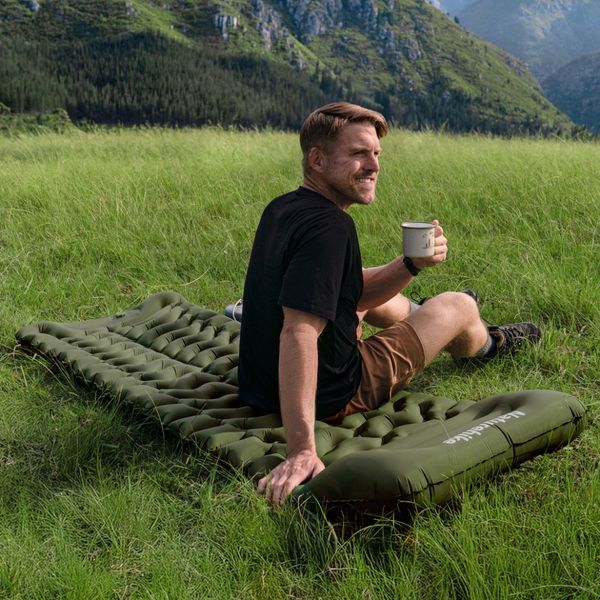 Матрас туристический надувной одноместный Naturehike CNK2550WS019, 200х60х6.5 см, зеленый, для кемпинга с мешком для надува. 6977465869630 фото