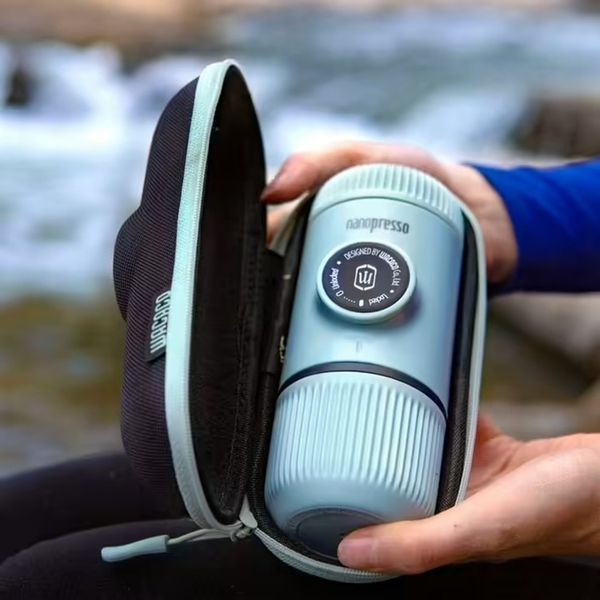 Портативная эспрессо-кофеварка Wacaco Nanopresso голубая с чехлом, механическая, для молотого кофе WNANOBLUE фото