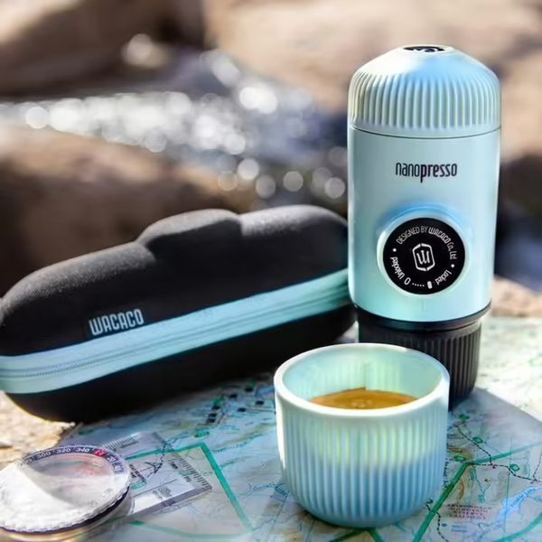 Портативная эспрессо-кофеварка Wacaco Nanopresso голубая с чехлом, механическая, для молотого кофе WNANOBLUE фото
