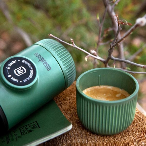 Портативна еспресо-кавоварка Wacaco Nanopresso зелена з чохлом, механічна, для меленої кави WNANOGREEN фото