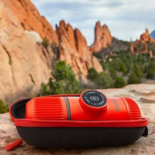 Портативна еспресо-кавоварка Wacaco Nanopresso червона з чохлом, механічна, для меленої кави WNANORED фото